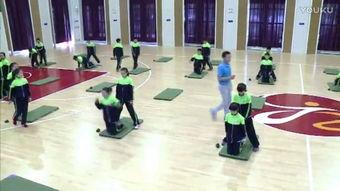 原地蹲跳起视频,高效燃脂健身动作解析