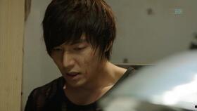 男主为救女主受伤视频,男主英勇救女主，身负重伤谱写爱情传奇